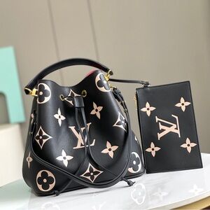 Louis Vuitton NeoNoe MM Shoulder Crossbody Bag